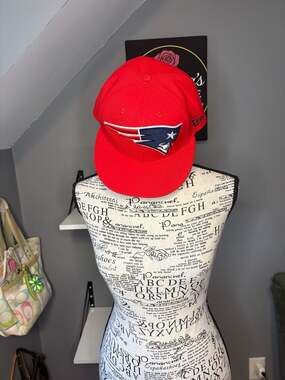 New Era 59FIFTY NFL New England Patriots Red Fitted Hat Size 7 1/8
